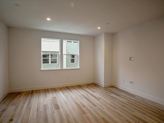 3rd image of 3041 Boyter Pl