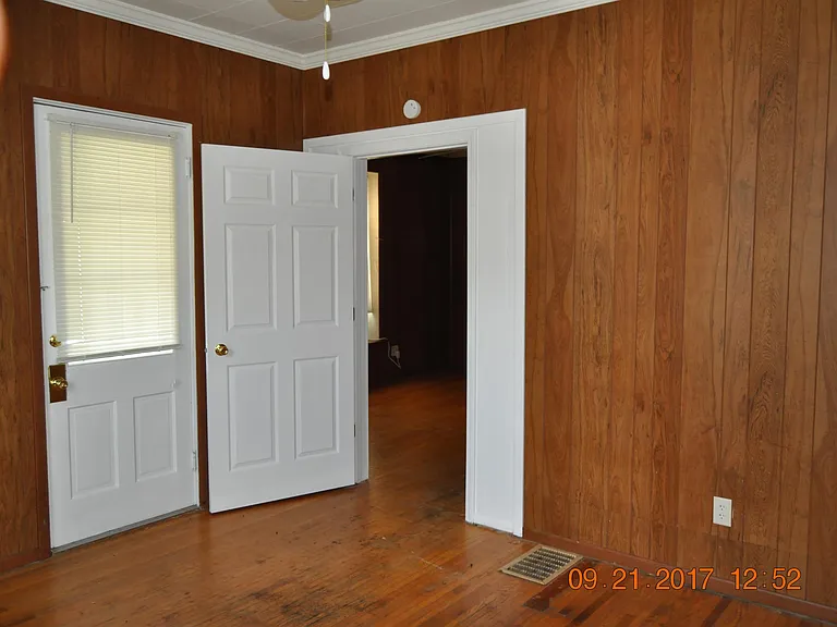 1132 N Jackson St — Photo 7