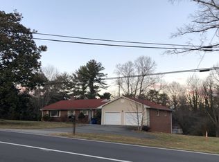 5695 Reynolda Rd, Winston Salem, NC 27106