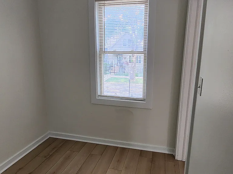 2525 W Lyndale St #2F — Photo 11