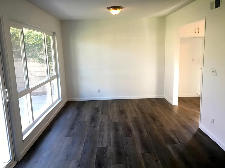 345 S Harwood St — Photo 3
