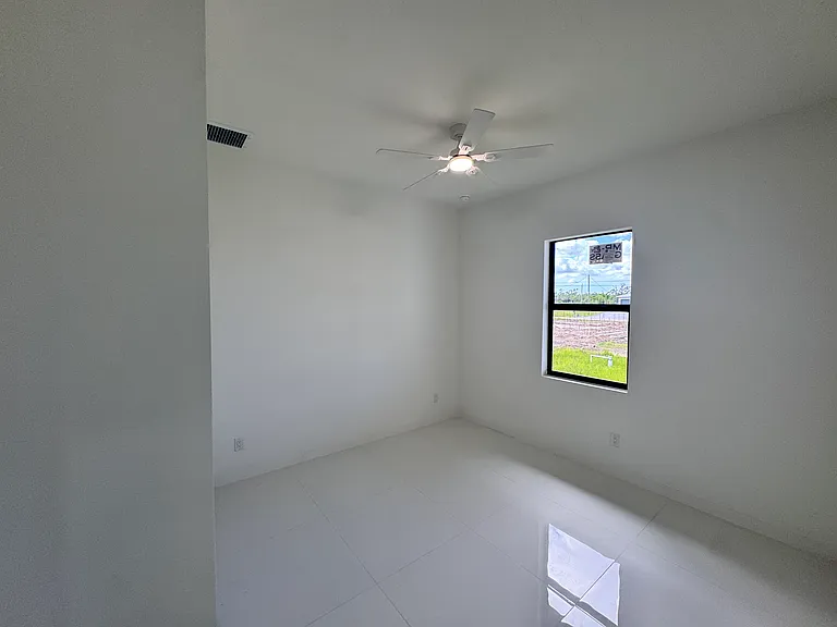 4116 NW 20th Ter — Photo 9