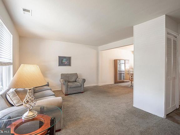 3rd image of 3237 Farragut Ct