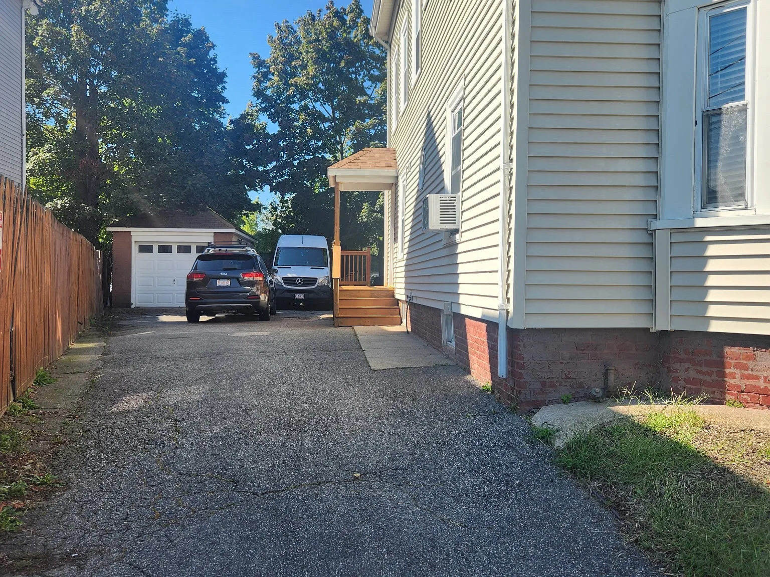 2 bed, 1000 sqft, $1,900 — Photo 3