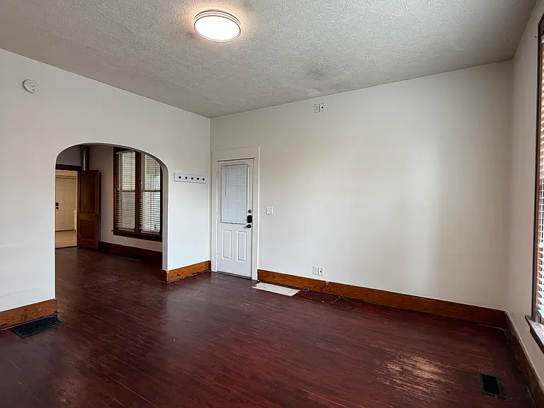 1522 Grove St — Photo 4