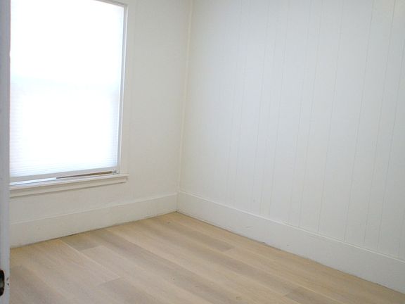 2nd image of 1050 E Fairmount Ave #11068189