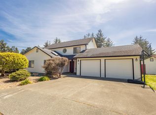 100 Blueberry Ln, Crescent City, CA 95531