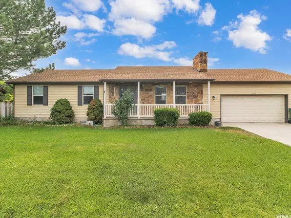 1069 W Greasewood Dr, Riverton, UT 84065