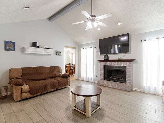 3rd image of 4120 Clay Dr