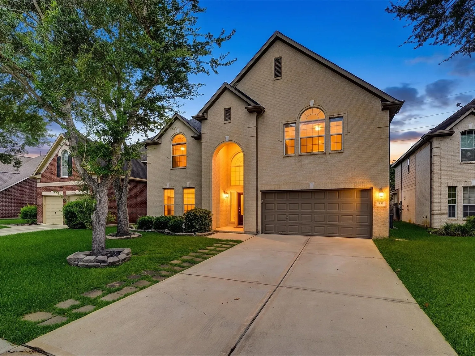 4 bed, 3.5 bath, 3380 sqft, $3,200 — Photo 2