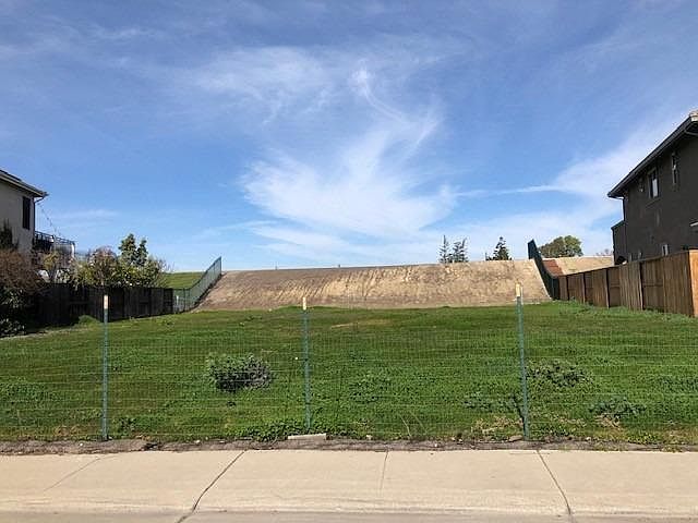 1st image of 6079 Riverbank Cir