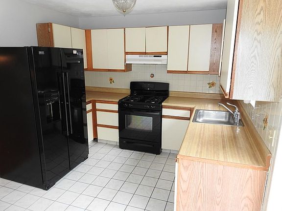 3rd image of 184 Farrwood Dr #184