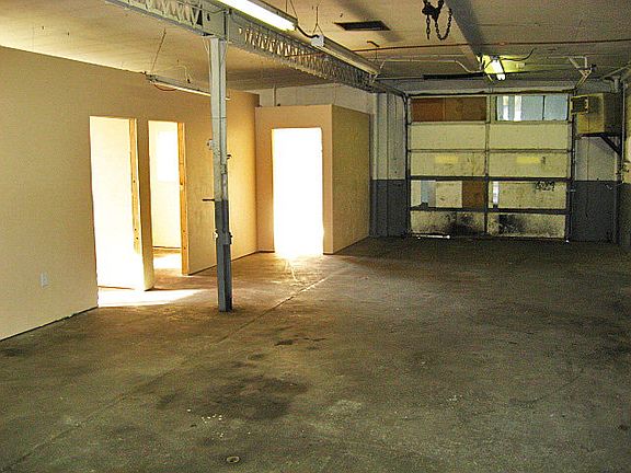 4th image of 465 Whittier St