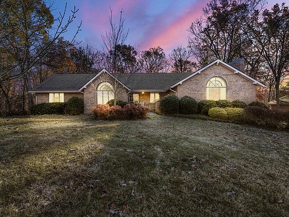 2nd image of 2509 Essex Dr