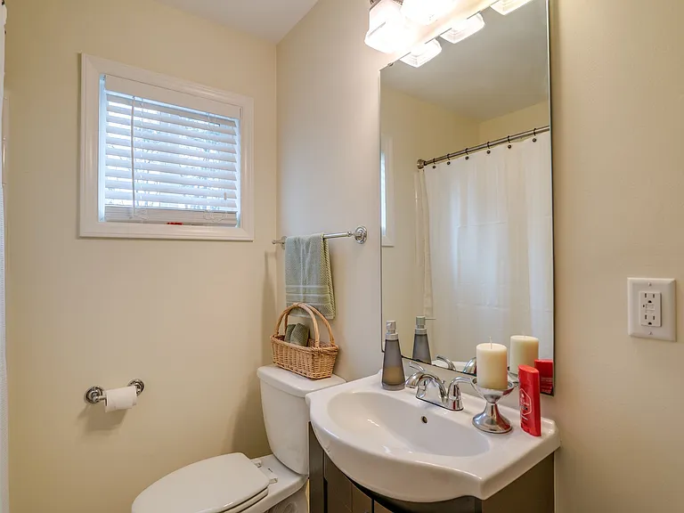 1104 N Greensboro St #4 — Photo 10