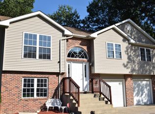 982 Essex Dr, Porter, IN 46304