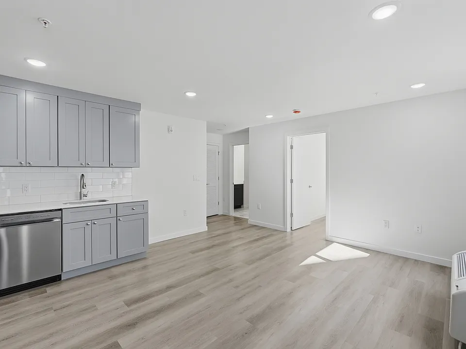 566 Springfield Ave #205