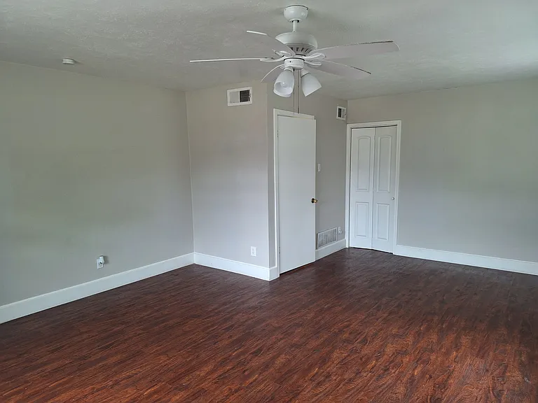 8430 Birchcroft Dr — Photo 15
