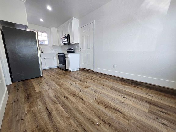 4th image of 2546 W Victor Ct #101
