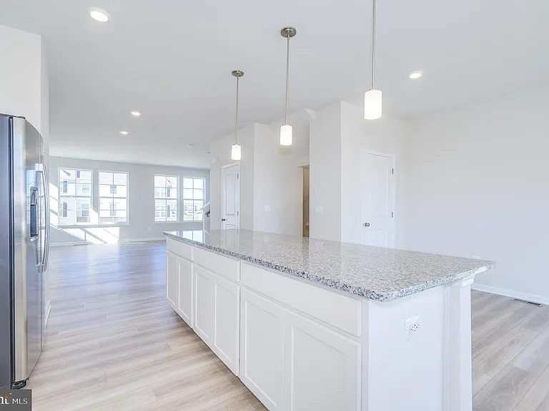 450 Seeback Dr — Photo 16