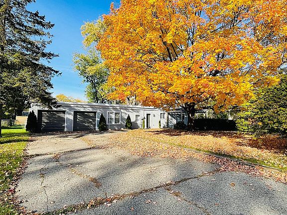 2nd image of 8014 Lake Wood Dr