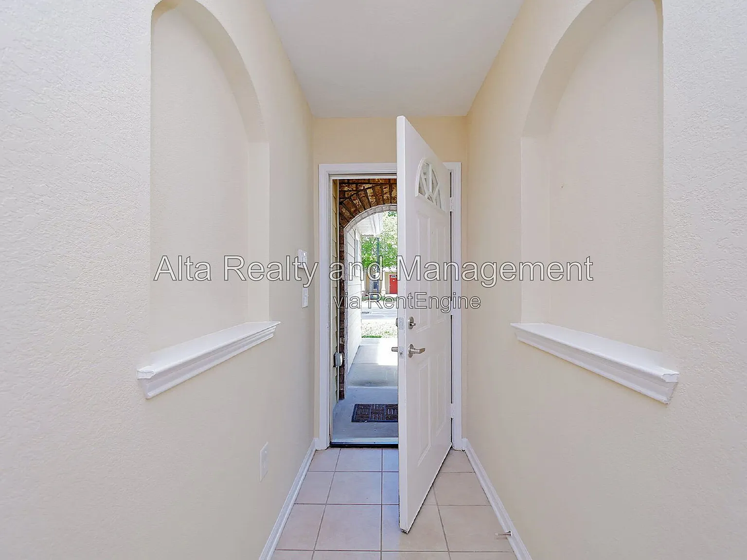 2 bed, 2.5 bath, 1390 sqft, $1,500 — Photo 3