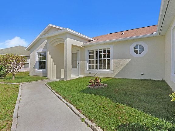 2nd image of 513 SW Lucero Dr