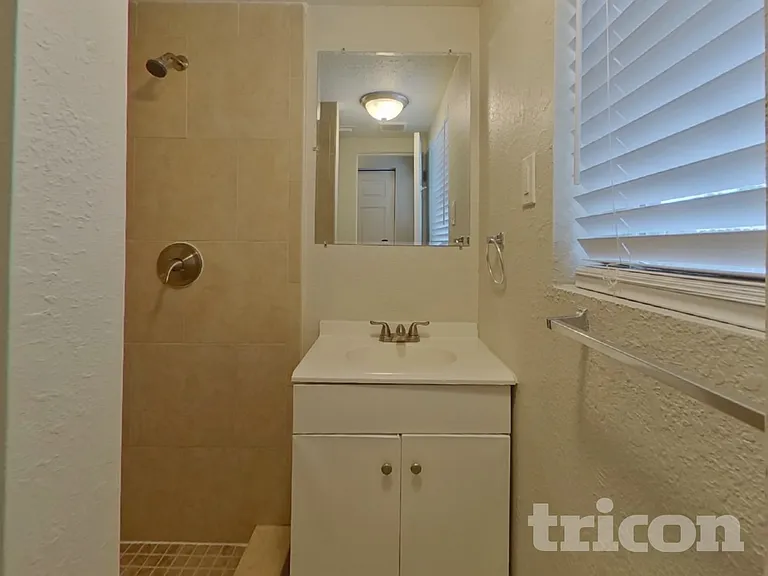 409 Kerry Dr — Photo 8