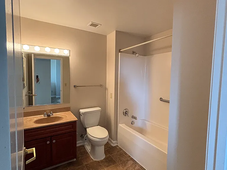 1 BD bathroom