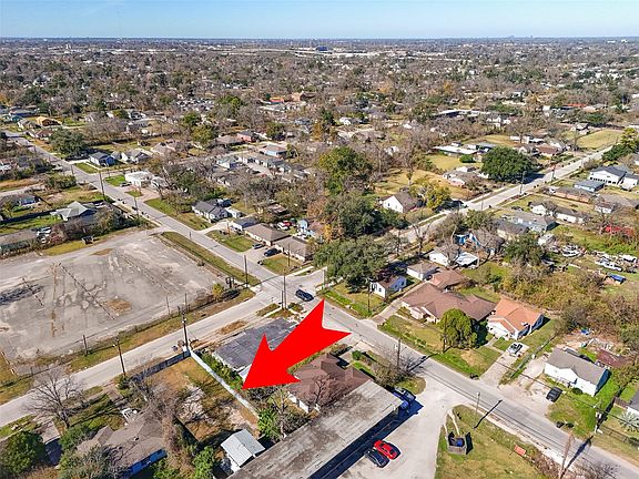 5th image of 3930 Pickfair St
