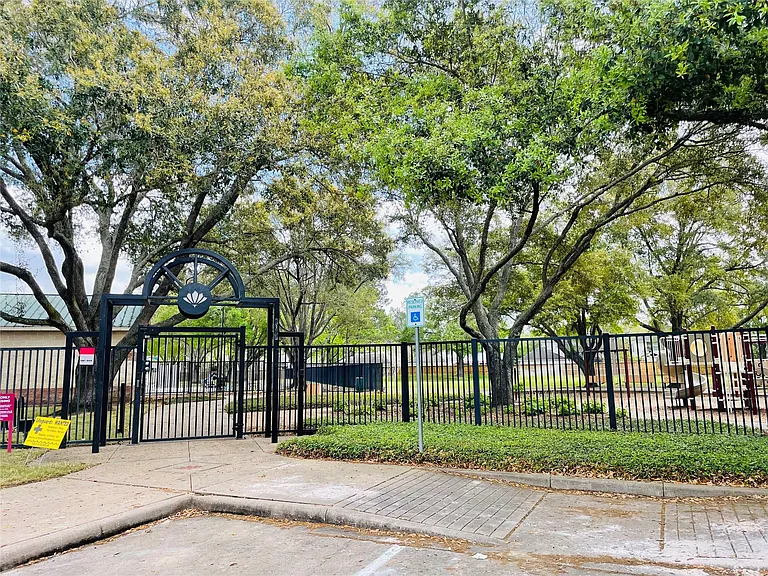 20910 Medallion Pointe Dr — Photo 23