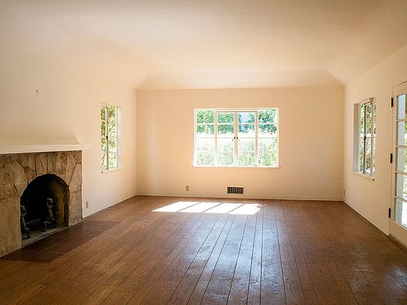 5th image of 2330 Cowper St