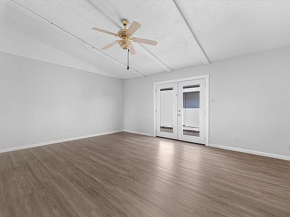 5th image of 901 Wandering Way Dr