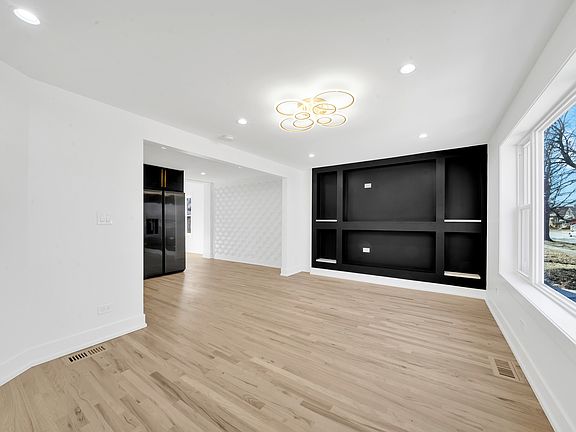 4th image of 3315 S 58th Ave