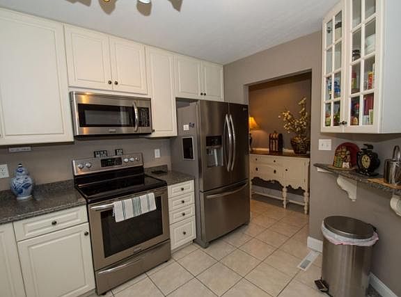 4th image of 3704 E Lake Dr N