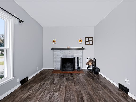 5th image of 323 1st St
