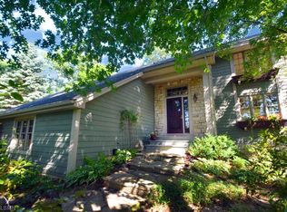 2410 Hillwood Dr E, Maplewood, MN 55119