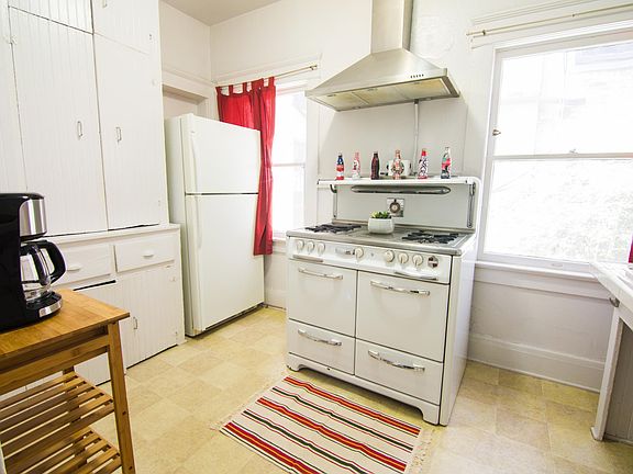 3rd image of 27 Ozone Ave APT A