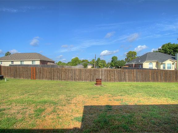 4th image of 12619 Hackberry Dr