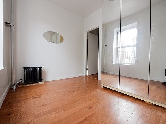 5th image of 149 Elizabeth St #F3