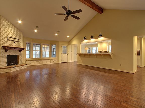 4th image of 2673 N Elizabeth Ave