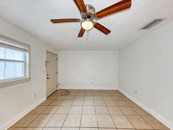 4th image of 133 E Patterson St #137