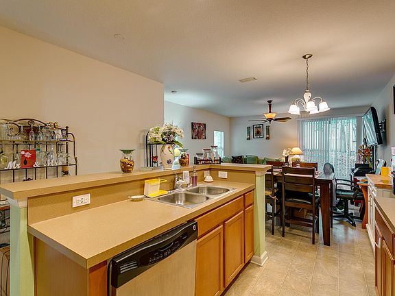 5th image of 2558 Summit View Dr