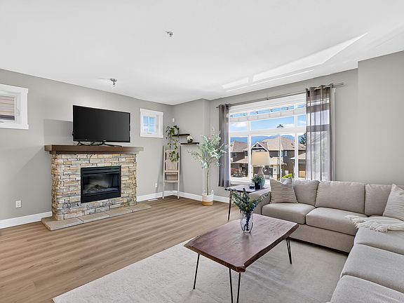 4th image of 23140 Gilbert Dr