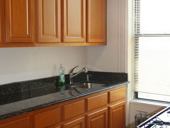 3rd image of 85 Bainbridge St #3