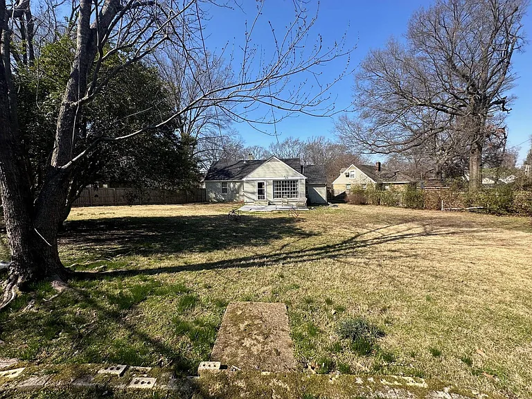 3834 Kenwood Ave — Photo 10