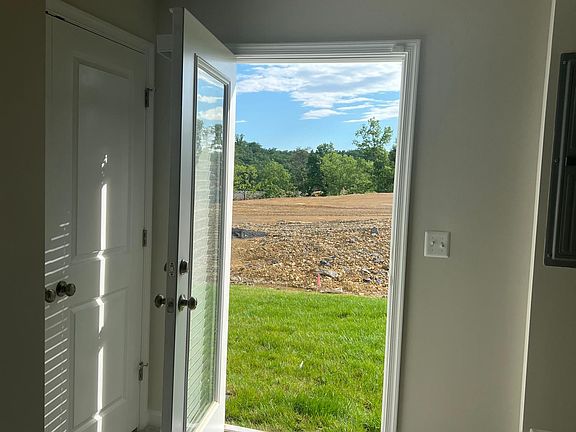 5th image of 151 Tye Ct