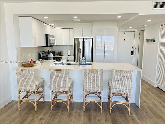 4th image of 1450 Brickell Bay Dr APT 1414