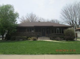 9010 Grace St, Highland, IN 46322