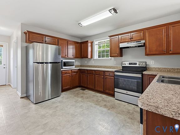 4th image of 1704 Dinwiddie Ave